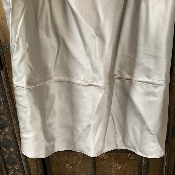 Express Silk top Sz. M in silver w/sequin detail - Picture 4 of 9